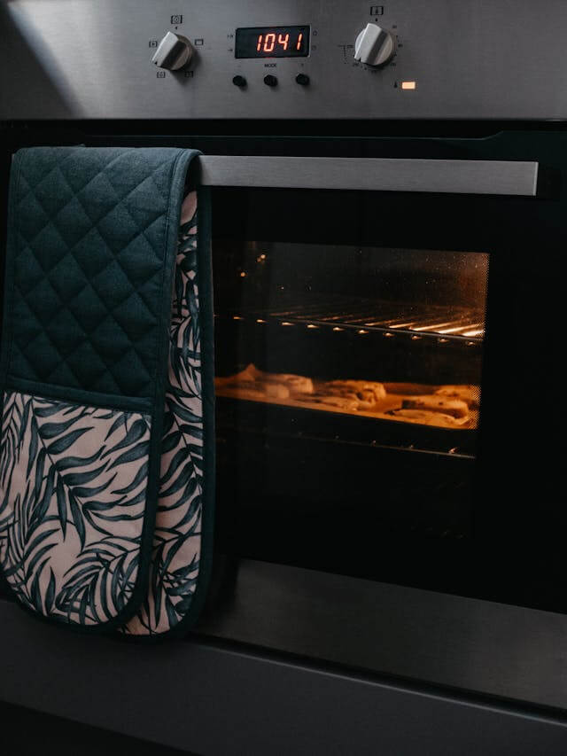 Oven baking with temperature display